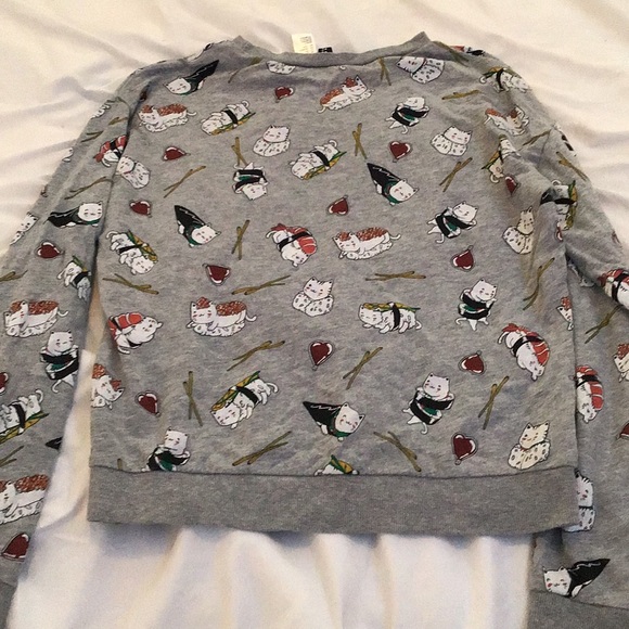 Super cute cat sweater - Picture 2 of 3
